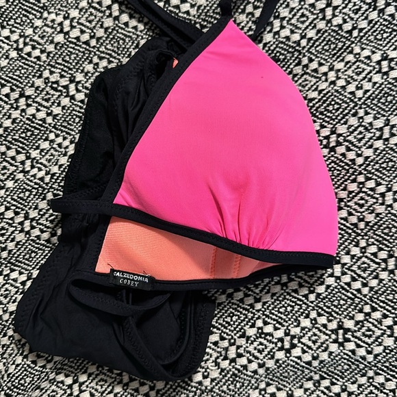 Bikini - Picture 3 of 3